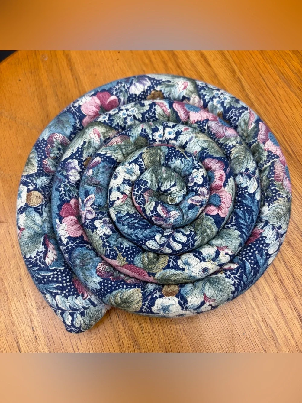 Vintage Coiled Fabric Weighted Trivet Country Kitchen Cabin Decor Floral 5.5”